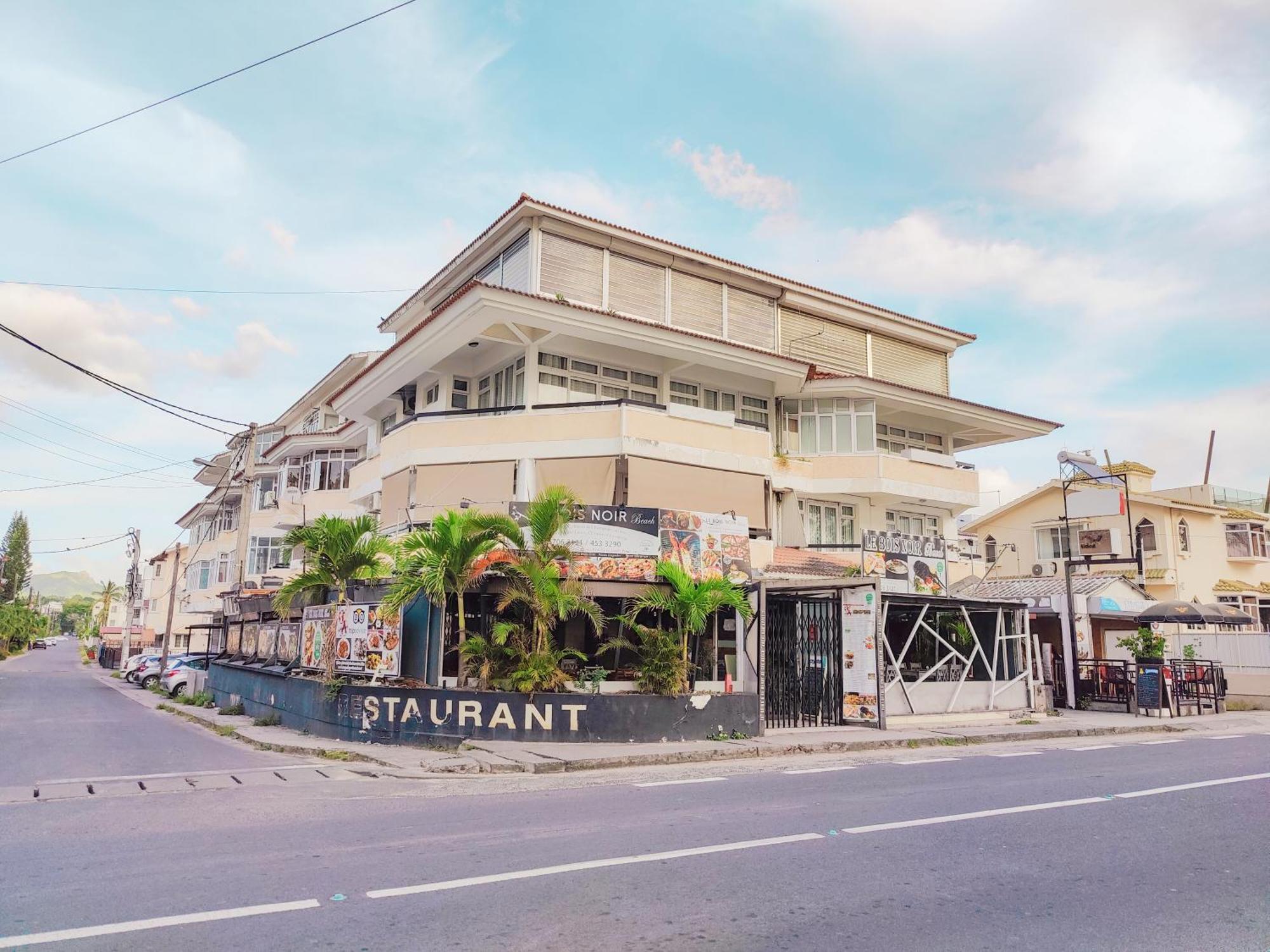 Fibonacci Beachfront Apartment Flic en Flac Exterior photo